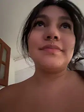 Emily_Gomezz Adlı Modelin Canlı XXX Sohbeti