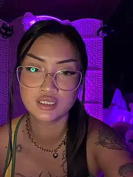 צ'אט XXX בשידור חי של AsianLadyWan
