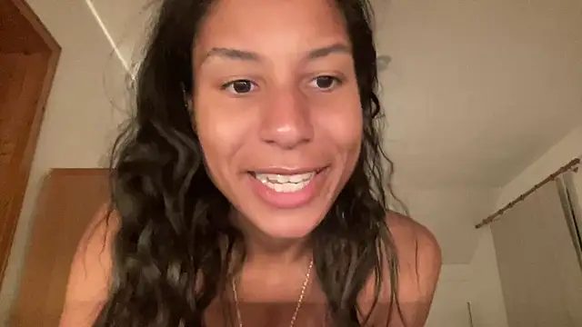 YaraEstelle's Live Chat Room