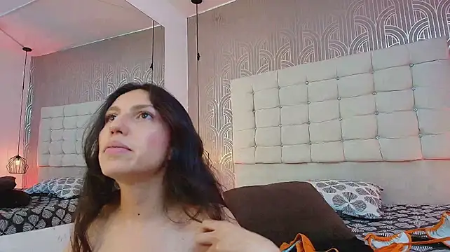 Ariana_CellFg's Live XXX Chat