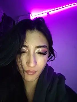 Tahara_Romanov_ Adlı Modelin Canlı XXX Sohbeti