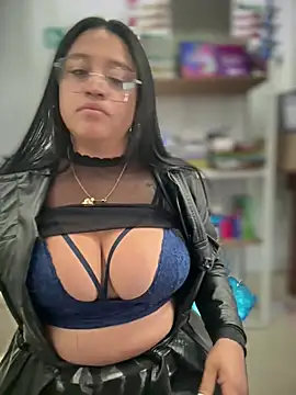 Outdoors-Mia_Khalifa 现场XXX聊天