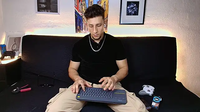 SR_EMILIOCUM – Naživo XXX chat