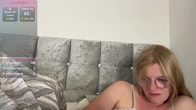 BustyKellyXXX's Live XXX Chat
