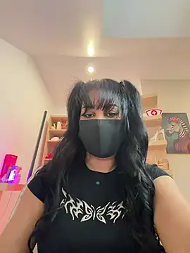 queen-chamss Adlı Modelin Canlı XXX Sohbeti