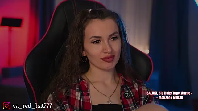 -RED_HAT-'s Live XXX Chat