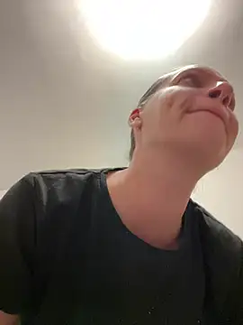 Chat +18 de SweetLilTrouble ao vivo