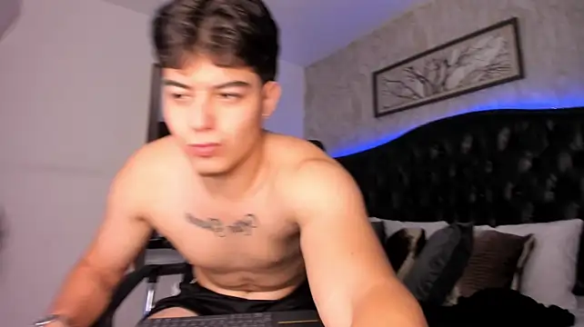 MaxCruz_:  απευθείας συνομιλία ΧΧΧ