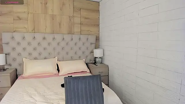 AnnieAdamss1_ Adlı Modelin Canlı XXX Sohbeti