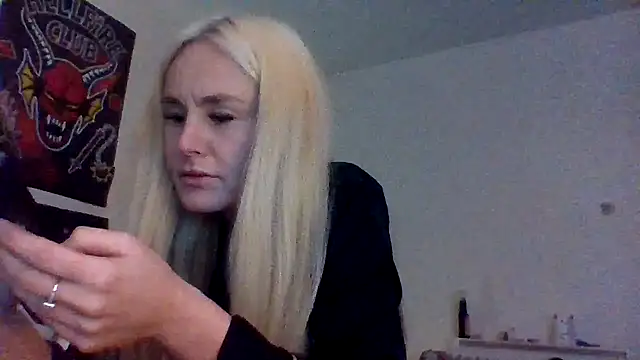 BlazingBaddie420 élő XXX-chatje
