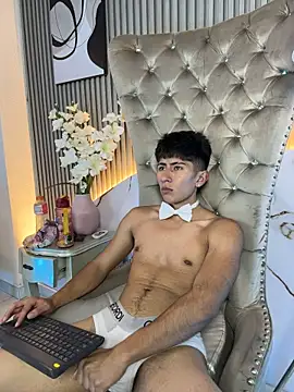 Chatroom XXX en direct de AndyJustgame_