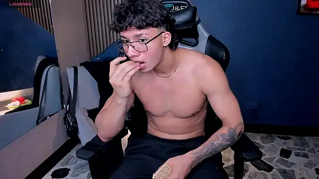 Axxel_Muscle Show Webcam