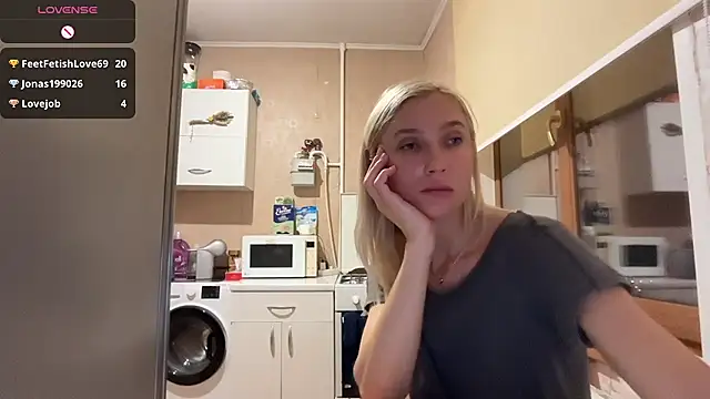 AngelJeni élő XXX-chatje