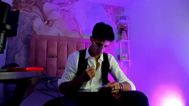 MaxiimoRomano_ Adlı Modelin Canlı XXX Sohbeti