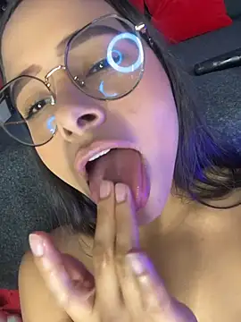 Chat +18 de HappyKittyXXX ao vivo