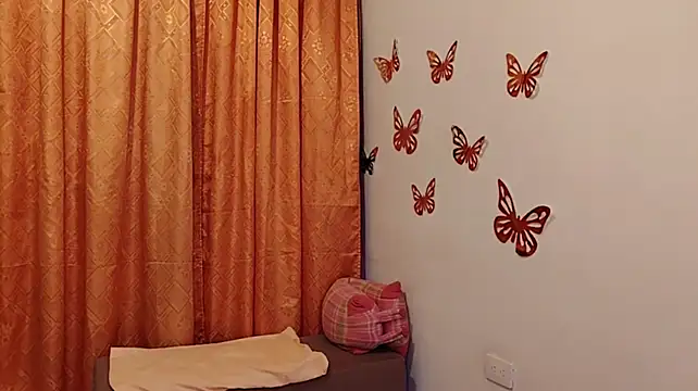 Bella_Exhibition Adlı Modelin Canlı XXX Sohbeti