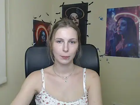 StrangerGi live XXX chat