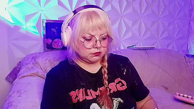 Satyn_doll Chat XXX in diretta