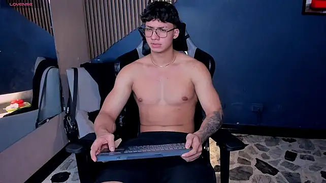 Онлайн чат XXX Axxel_Muscle