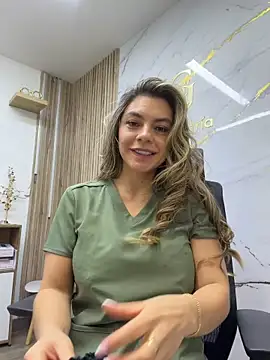 alicee16 Adlı Modelin Canlı XXX Sohbeti