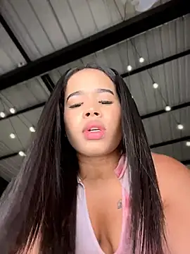EmmaExoticaXXX's Live XXX Chat