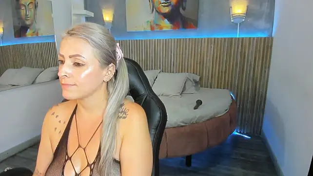 emma_fox84 Adlı Modelin Canlı XXX Sohbeti