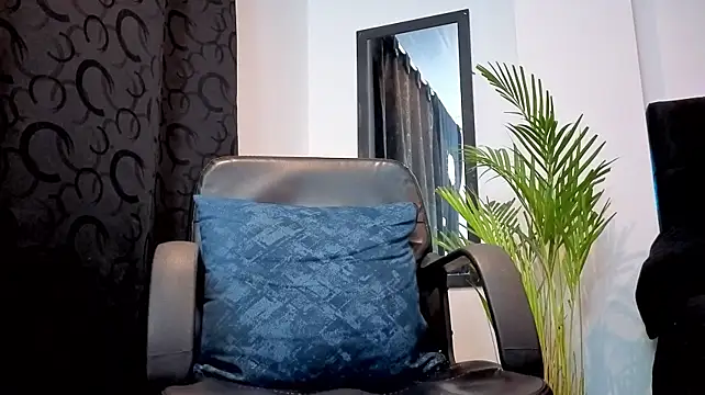 Noha-Wolf Adlı Modelin Canlı XXX Sohbeti