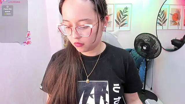 Shady_bug's Live XXX Chat