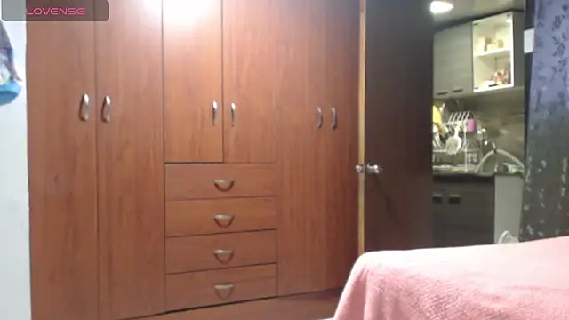 Chat +18 de miia-big1boobs_ ao vivo