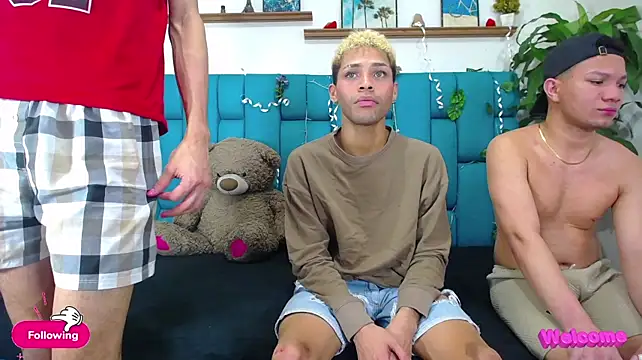Онлайн чат XXX Dirty3someGuys