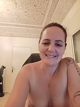 Živý XXX chat emiliemilf