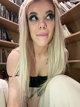 AlyssaFoxx_ Chat XXX in diretta