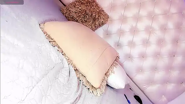 Keira_Fox31 Chat XXX in diretta