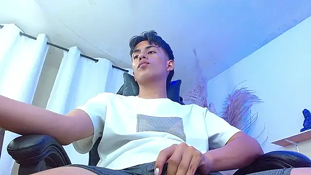 angelocum18 Live XXX Chat
