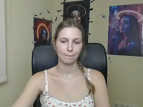 StrangerGi's Live XXX Chat