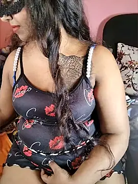 Sexy-Monikaa Adlı Modelin Canlı XXX Sohbeti