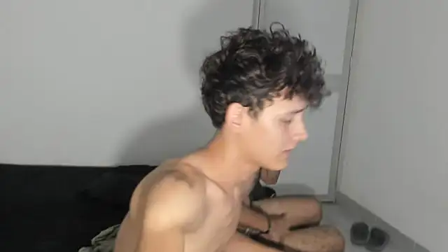 alenders02 – Live XXX-chat