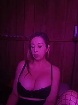 SofiaMilfx69 现场XXX聊天