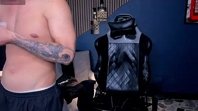 Axxel_Muscle Chat XXX in diretta