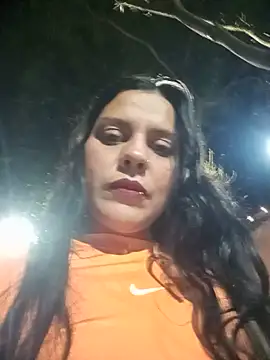 Chatroom XXX en direct de MiaBellefort