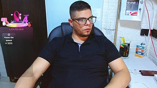 Realjoel01's Live XXX Chat