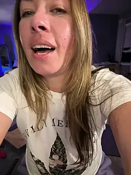 MiraKisss XXX чат на живо