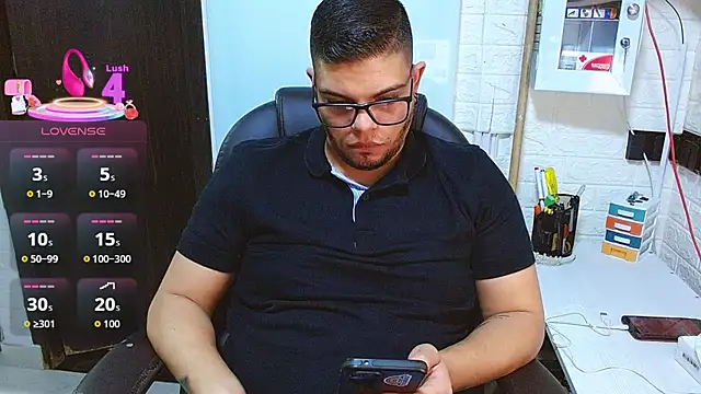 Chat +18 de Realjoel01 ao vivo