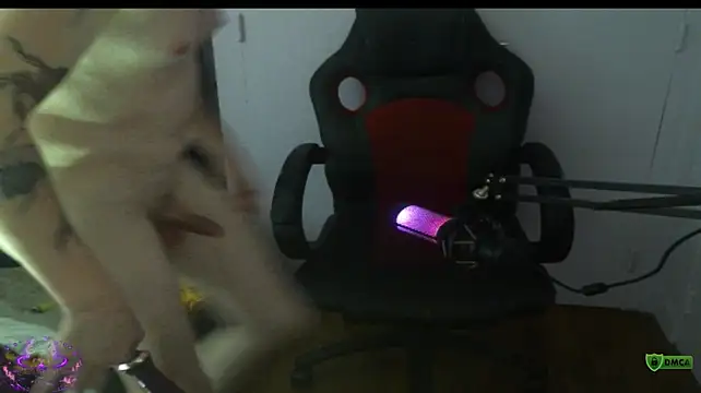 Chat +18 de Black_Kitty_Witch ao vivo