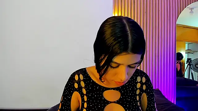 Chat +18 de hilary_collins1 ao vivo