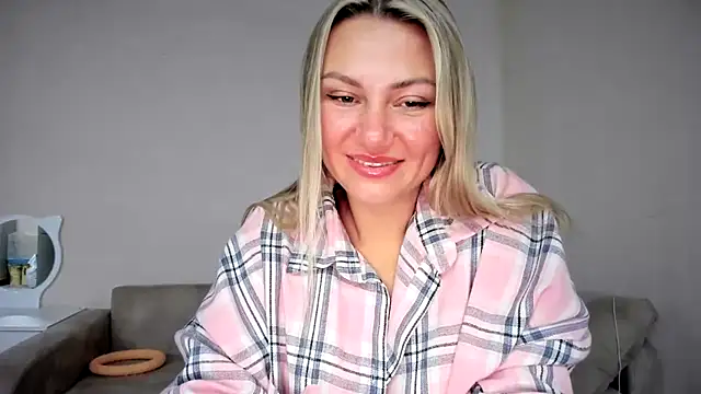 MonicaSweettty Adlı Modelin Canlı XXX Sohbeti