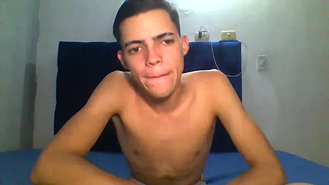 Latinos_2001 – Naživo XXX chat