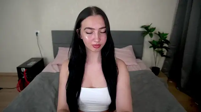 WildKittenX_ Adlı Modelin Canlı XXX Sohbeti