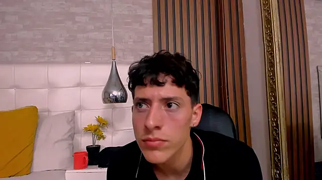 TheGhostforeeonss Chat XXX live