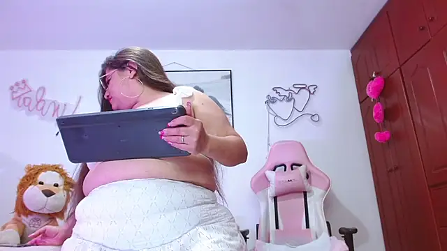 Amelie_Rousell élő XXX-chatje